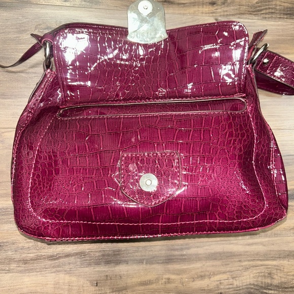 Liz Clairborne Fuchsia Croc-Embossed Shoulder Bag - Picture 5 of 7